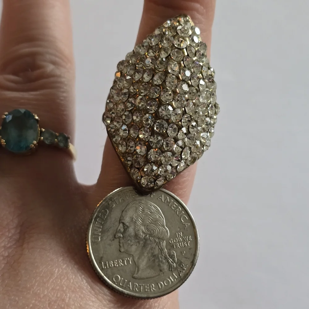 Big ring sparkly clear rhinestones copper tone elastic band stretch adjustable
